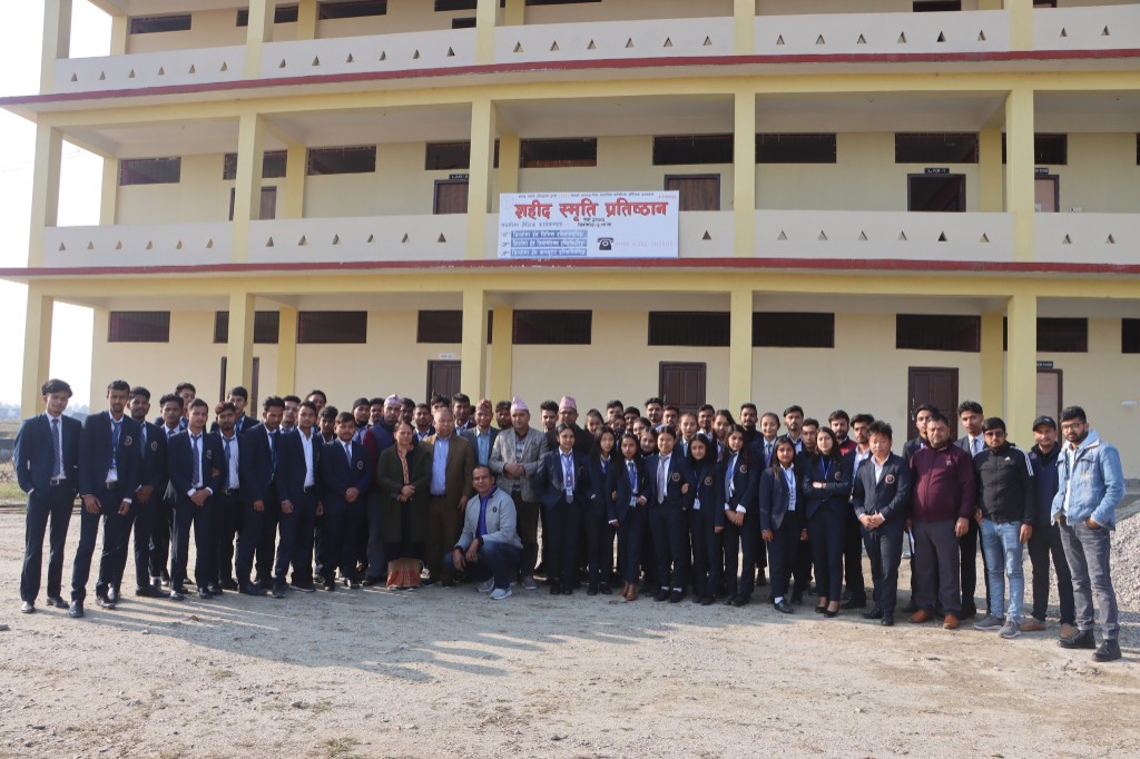 Sahid Smriti Pratisthan college building with students and staff